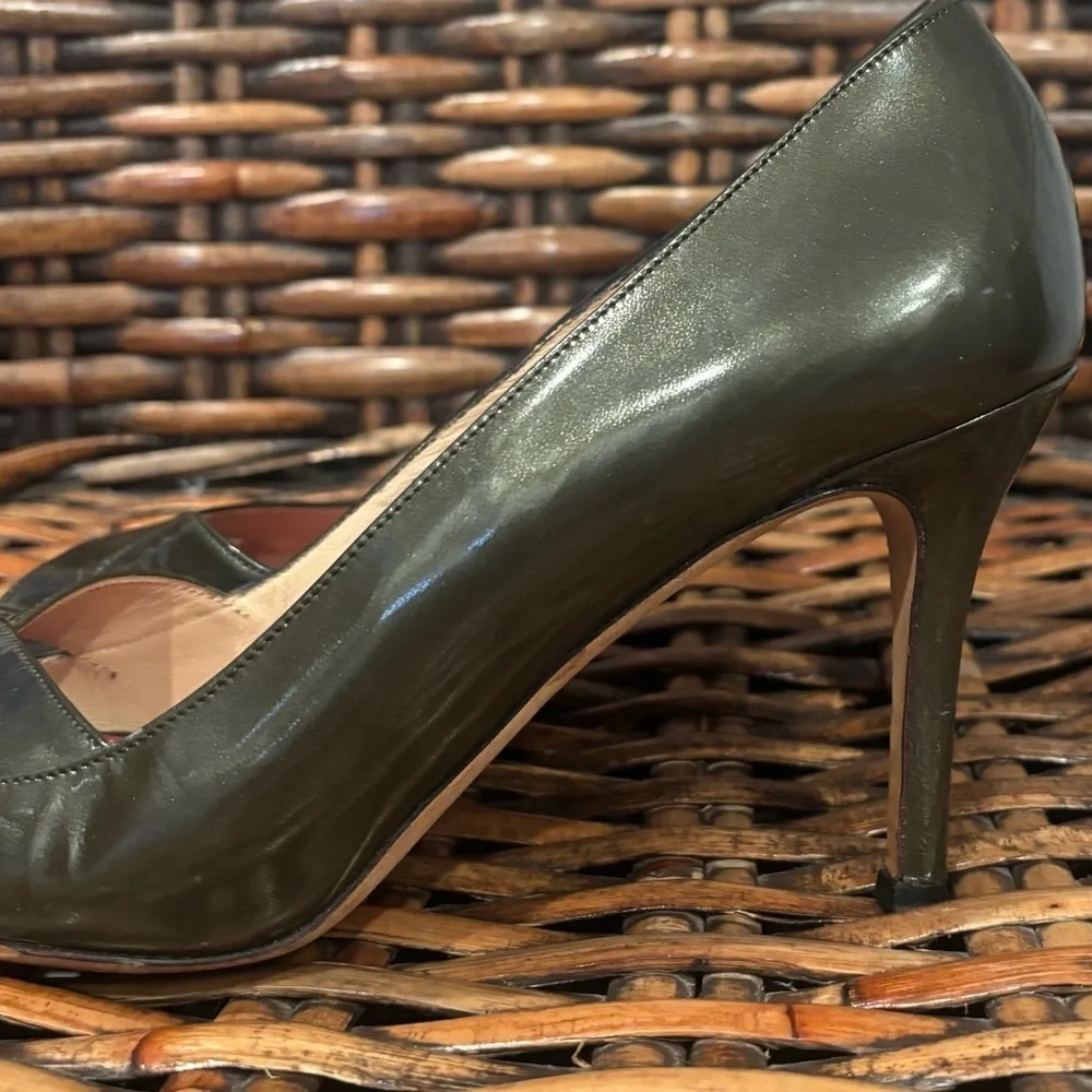 Kate Spade Dark Green Peep-Toe Heels in size 9.5 Made in Italy